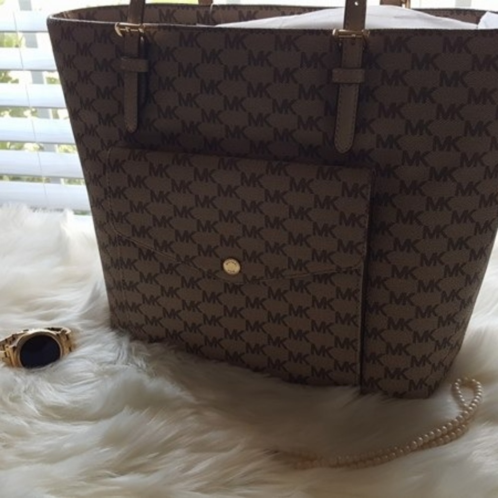 Michael Kors Signature Large Jet Set Tote NWT